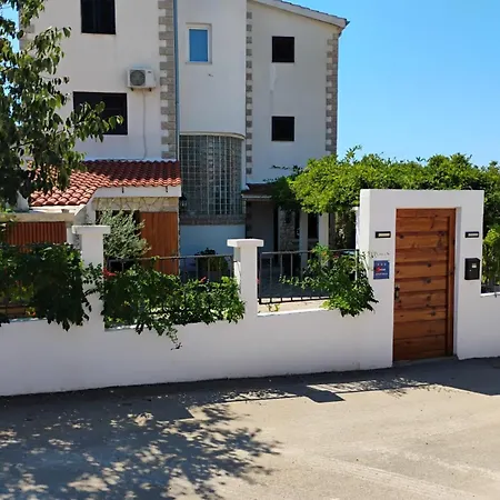 Apartmani Mirjana Brodarica  Exterior photo